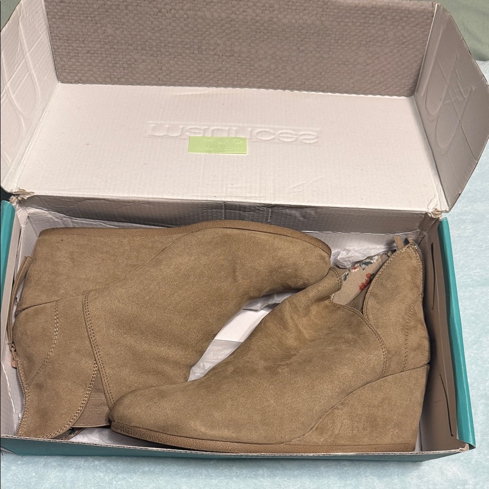 Women's Tan Wedge Booties